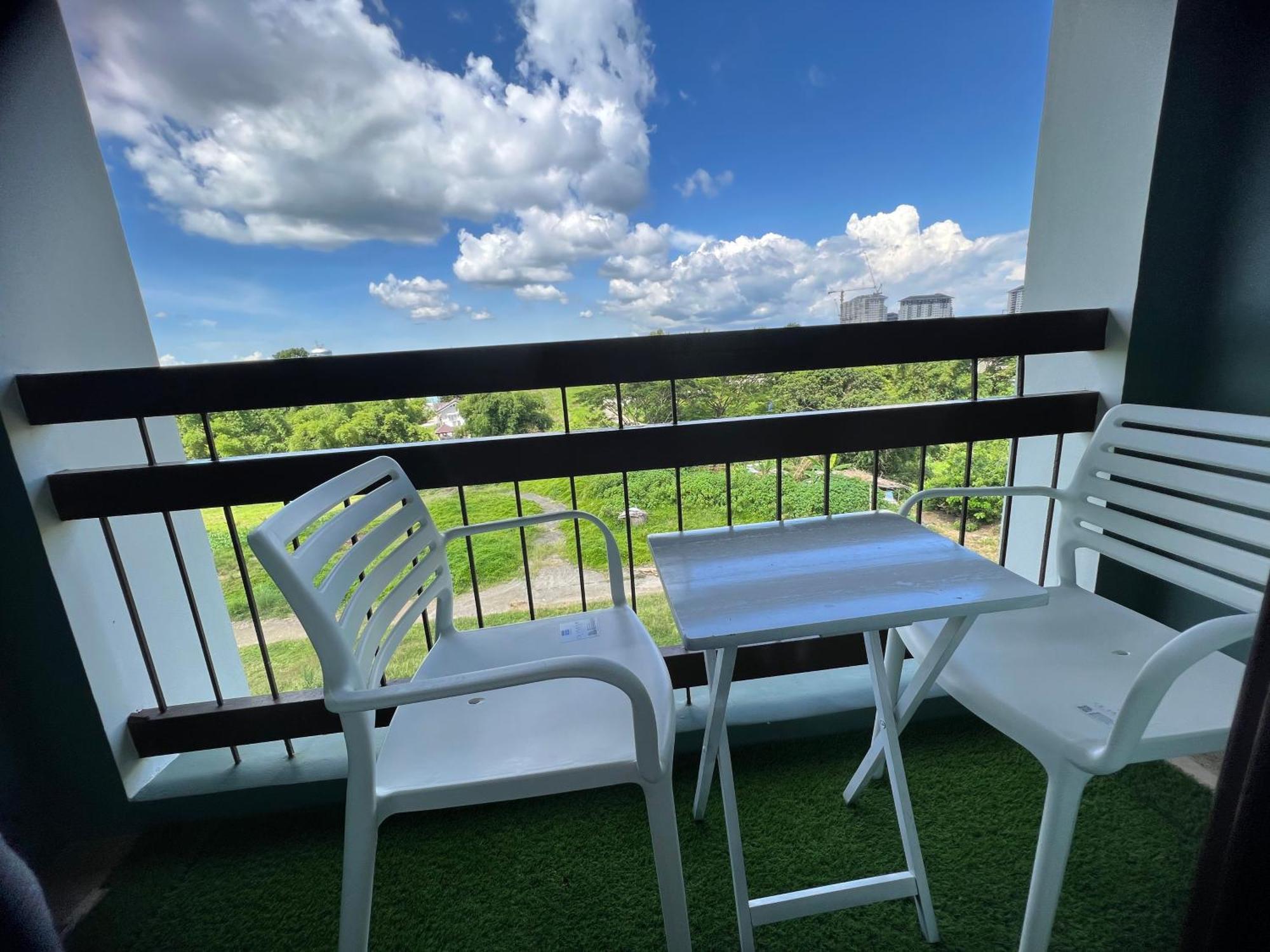 Cozyvilla At Pine Suites Tagaytay 2Br Or Studio With Free Parking 2Br In Basement Parking And Studio In Offsite Parking 따가이따이 외부 사진